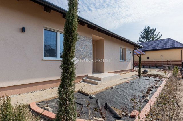 Eladó családi ház, Budapesten, XVI. kerületben 239 M Ft