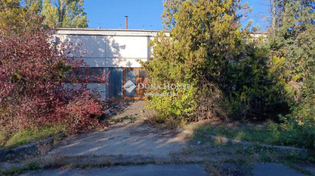 Eladó ipari ingatlan, Bátaszéken 149.9 M Ft