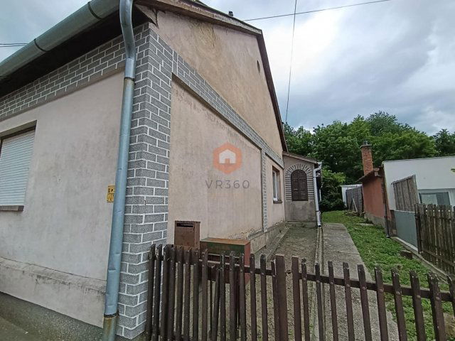 Eladó családi ház, Komlón 15.9 M Ft, 5 szobás