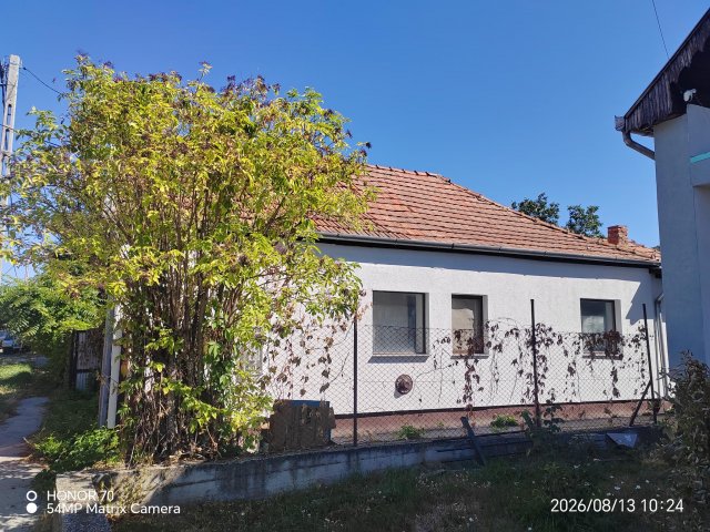 Eladó családi ház, Apcon, Újtemető utcában 20.9 M Ft, 4 szobás
