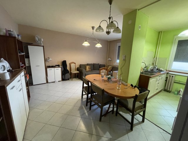 Eladó panellakás, Veszprémben 58 M Ft, 1+3 szobás