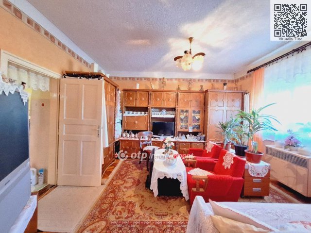 Eladó családi ház, Felcsúton 64.9 M Ft, 2+1 szobás