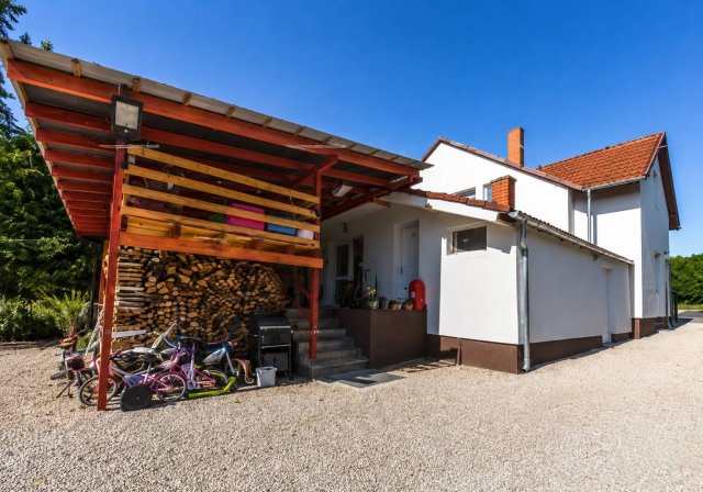 Eladó családi ház, Balatonfűzfőn 75 M Ft, 5 szobás