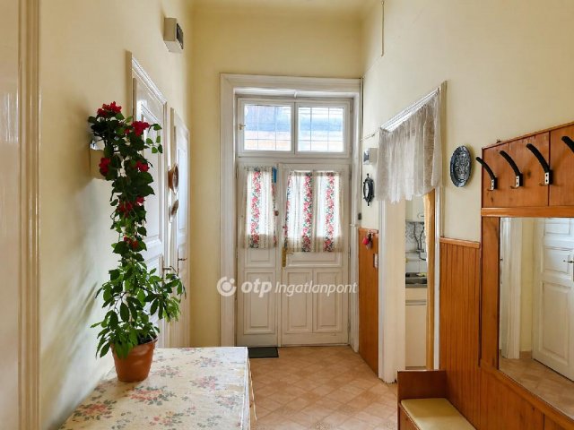 Eladó téglalakás, Budapesten, VII. kerületben 120 M Ft