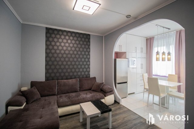 Eladó panellakás, Győrött 55.9 M Ft, 2+1 szobás