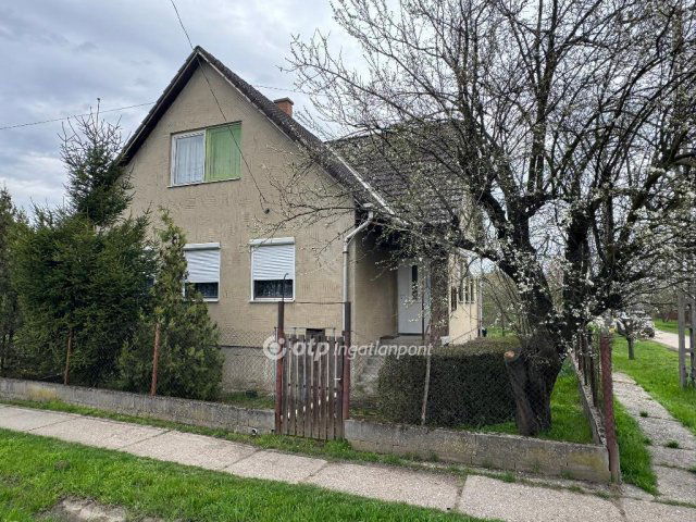 Eladó családi ház, Tiszacsegén 25 M Ft, 4+1 szobás