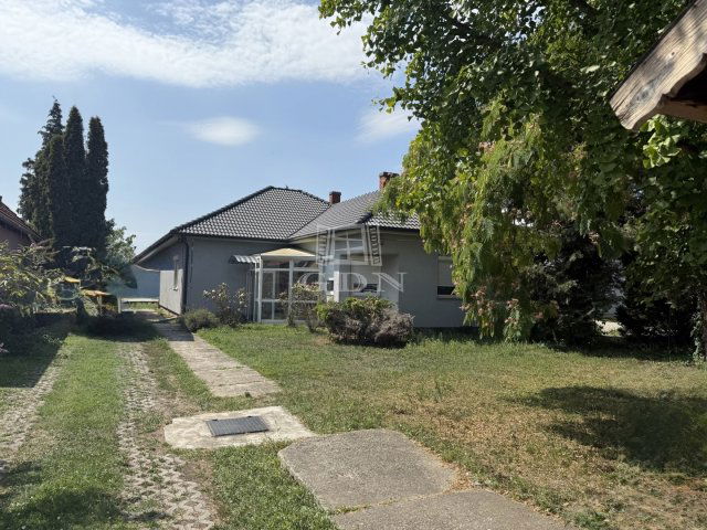 Eladó családi ház, Székesfehérvárott 145 M Ft, 5 szobás