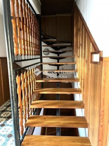 Eladó családi ház, Esztergomban 80 M Ft, 5 szobás