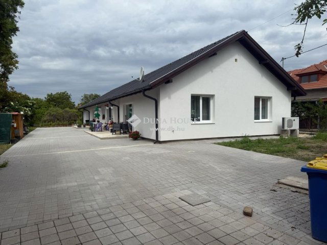 Eladó téglalakás, Szigetszentmártonban 198 M Ft, 10 szobás