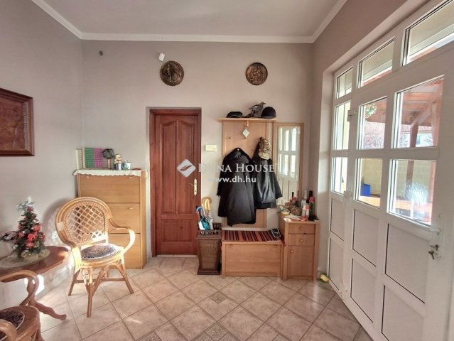 Eladó családi ház, Debrecenben 195 M Ft, 6 szobás