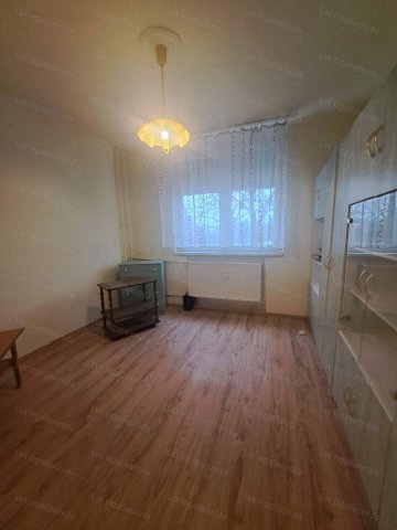 Eladó téglalakás, Oroszlányban 38.9 M Ft, 2 szobás