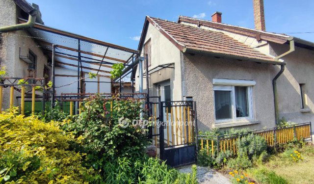 Eladó családi ház, Badacsonytomajon 39.9 M Ft, 2 szobás