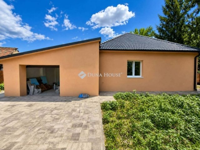 Eladó családi ház, Gödön 99.9 M Ft, 3 szobás