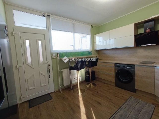 Eladó téglalakás, Mohácson 33 M Ft, 3 szobás