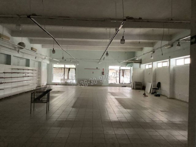 Eladó üzlethelyiség, Békéscsabán 200 M Ft