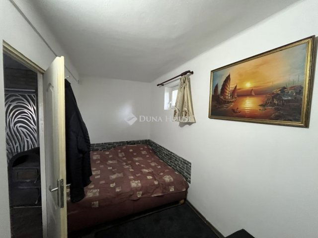 Eladó családi ház, Cecén 23.5 M Ft, 3 szobás