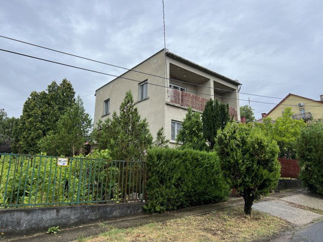 Eladó családi ház, Budapesten, XVI. kerületben 129.9 M Ft