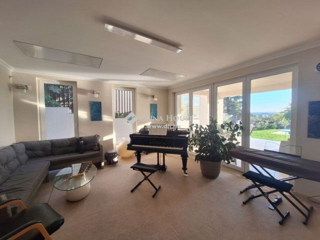 Eladó családi ház, Szadán 265 M Ft, 6 szobás