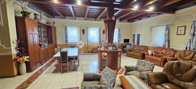 Eladó családi ház, Tápiószecsőn 159.99 M Ft, 6 szobás