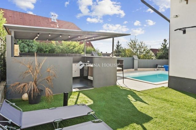 Eladó családi ház, Kozármislenyen 174.9 M Ft, 5 szobás