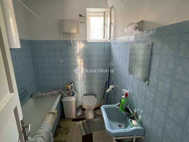 Eladó családi ház, Székesfehérvárott 65 M Ft, 3 szobás