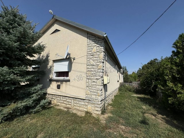 Eladó családi ház, Balatonkeresztúron 85 M Ft, 3+2 szobás