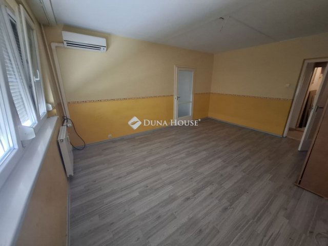 Eladó panellakás, Kiskunfélegyházán 31 M Ft, 2 szobás