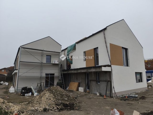 Eladó téglalakás, Dunaharasztin 106.9 M Ft, 4 szobás