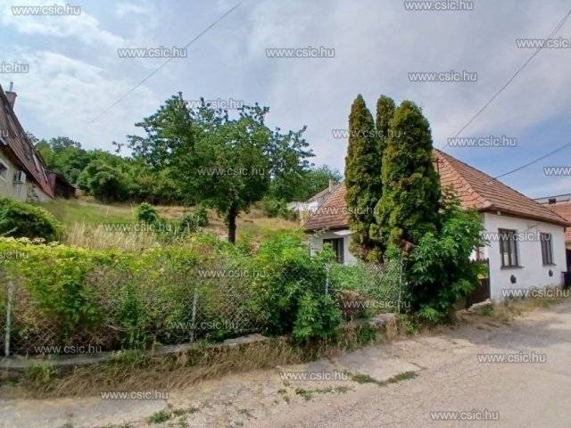 Eladó családi ház, Nagykovácsiban 68 M Ft, 2 szobás