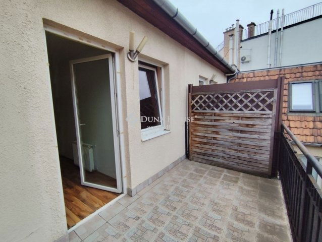 Eladó téglalakás, Budapesten, VI. kerületben 99.9 M Ft, 3 szobás