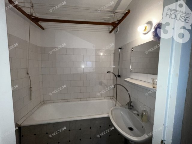 Eladó panellakás, Kecskeméten 40.9 M Ft, 2 szobás