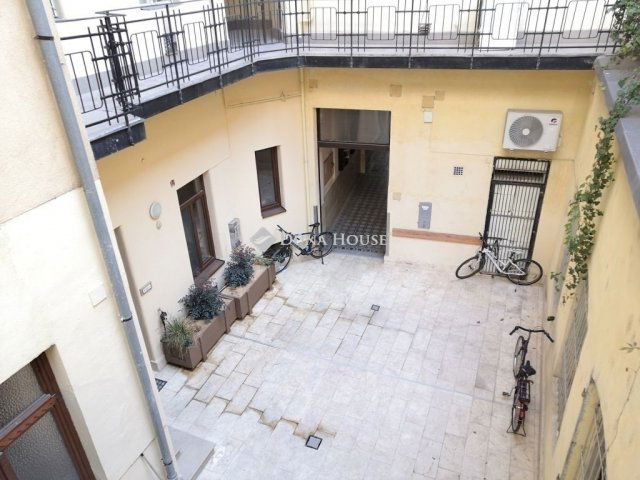 Eladó téglalakás, Budapesten, VI. kerületben 119 M Ft, 3 szobás