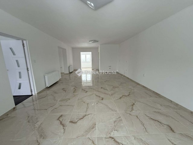 Eladó családi ház, Cecén 69.8 M Ft, 4 szobás