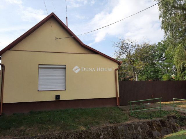 Kiadó családi ház, albérlet, Jászjákóhalmán 160 E Ft / hó