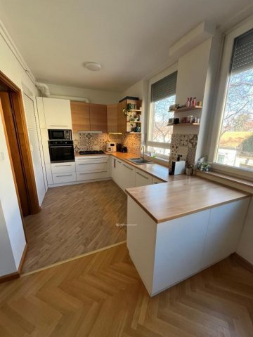 Eladó téglalakás, Pécsett 89.9 M Ft, 3 szobás