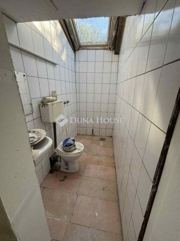 Eladó családi ház, Szegeden 10 M Ft, 2 szobás