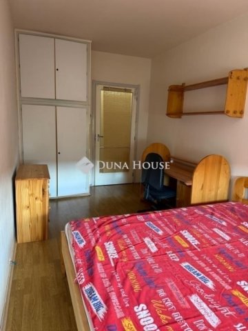 Eladó panellakás, Szegeden 61.7 M Ft, 3 szobás