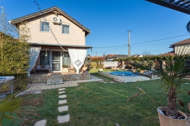 Eladó sorház, Nagytarcsán 126 M Ft, 4 szobás