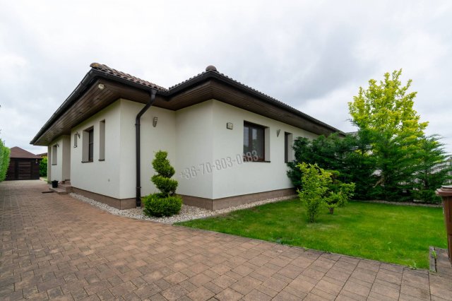 Eladó ikerház, Mosonmagyaróváron 112.9 M Ft, 3 szobás