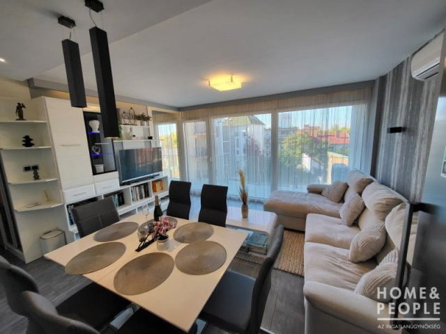 Eladó téglalakás, Szegeden 92.99 M Ft, 2+1 szobás