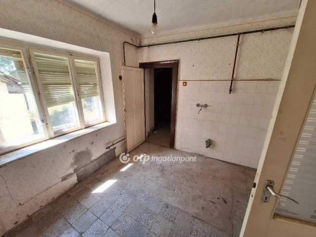 Eladó családi ház, Tiszaszentimrén 9.99 M Ft, 2 szobás