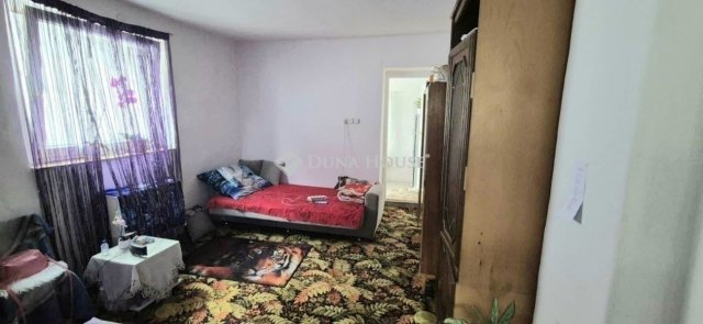 Eladó családi ház, Szegeden 33.8 M Ft, 1 szobás