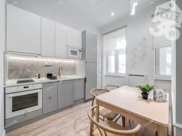 Eladó téglalakás, Budapesten, VII. kerületben 109.9 M Ft