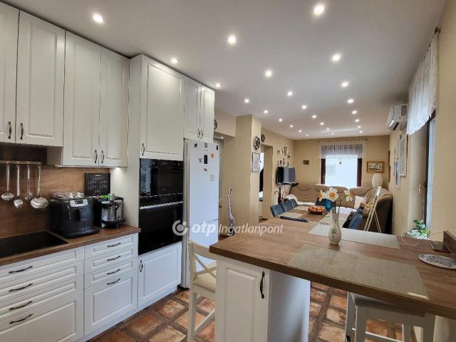 Eladó családi ház, Siófokon 168 M Ft, 6 szobás