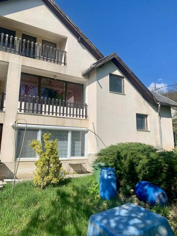 Eladó családi ház, Piliscsabán 134.9 M Ft, 5+3 szobás