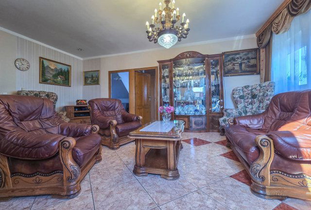 Eladó családi ház, Sopronban 198 M Ft, 8+1 szobás