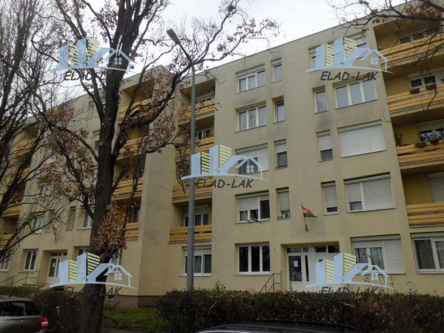 Eladó téglalakás, Szombathelyen 37 M Ft, 3 szobás