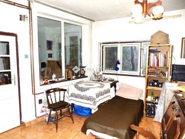 Eladó nyaraló, Velemen 42 M Ft, 2 szobás / költözzbe.hu