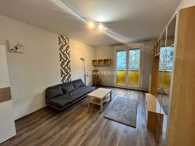 Eladó panellakás, Pécsett, Gyöngyös utcában 42.9 M Ft