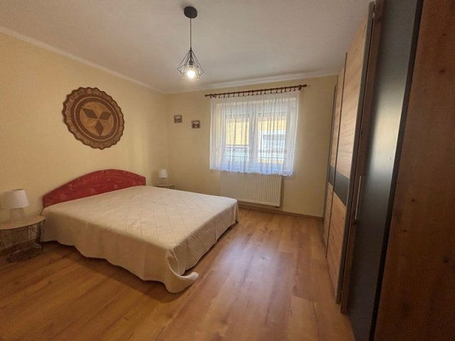 Kiadó családi ház, albérlet, Pécsett, Tábor utcában, 2 szobás